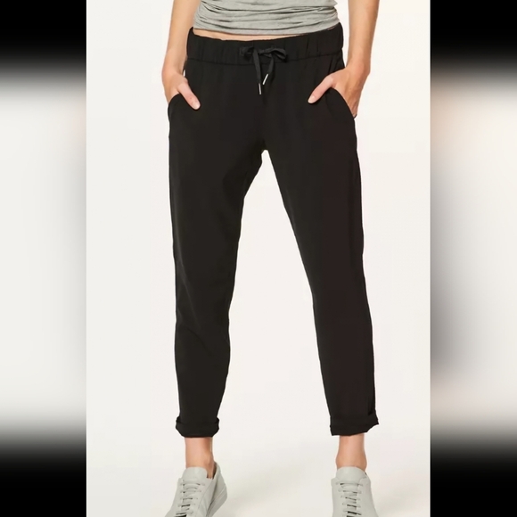LULULEMON On the Fly Pant in black. Size 2 - Picture 6 of 16